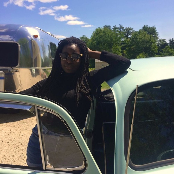 Meet your Posher, Lena - Picture 1 of 2